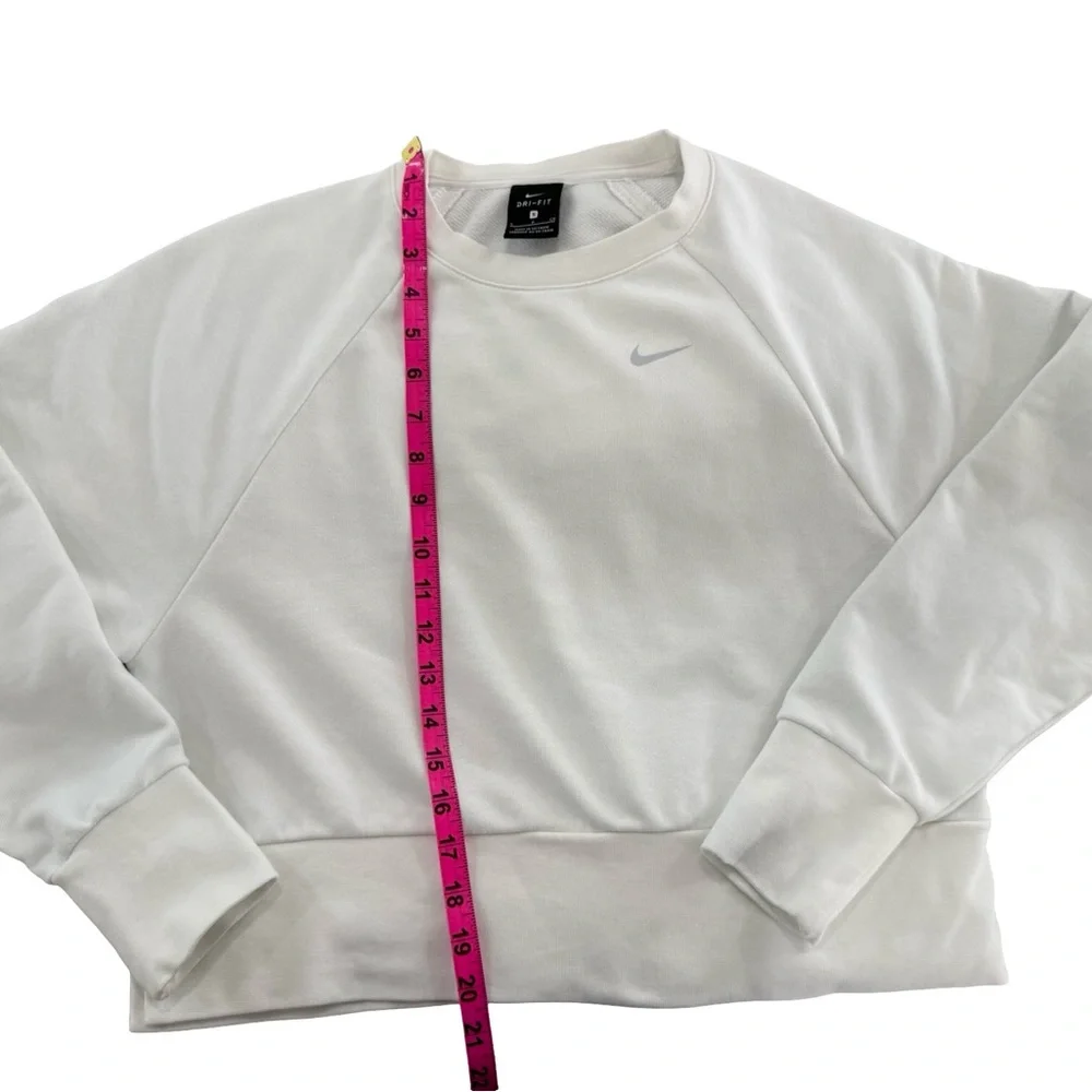 Nike women Dri-FIT Versa cropped cutout back sweatshirt embossed logo Size S - Picture 7 of 9